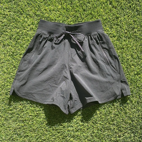NEW LULULEMON License to Train High-Rise Shorts - Picture 6 of 11